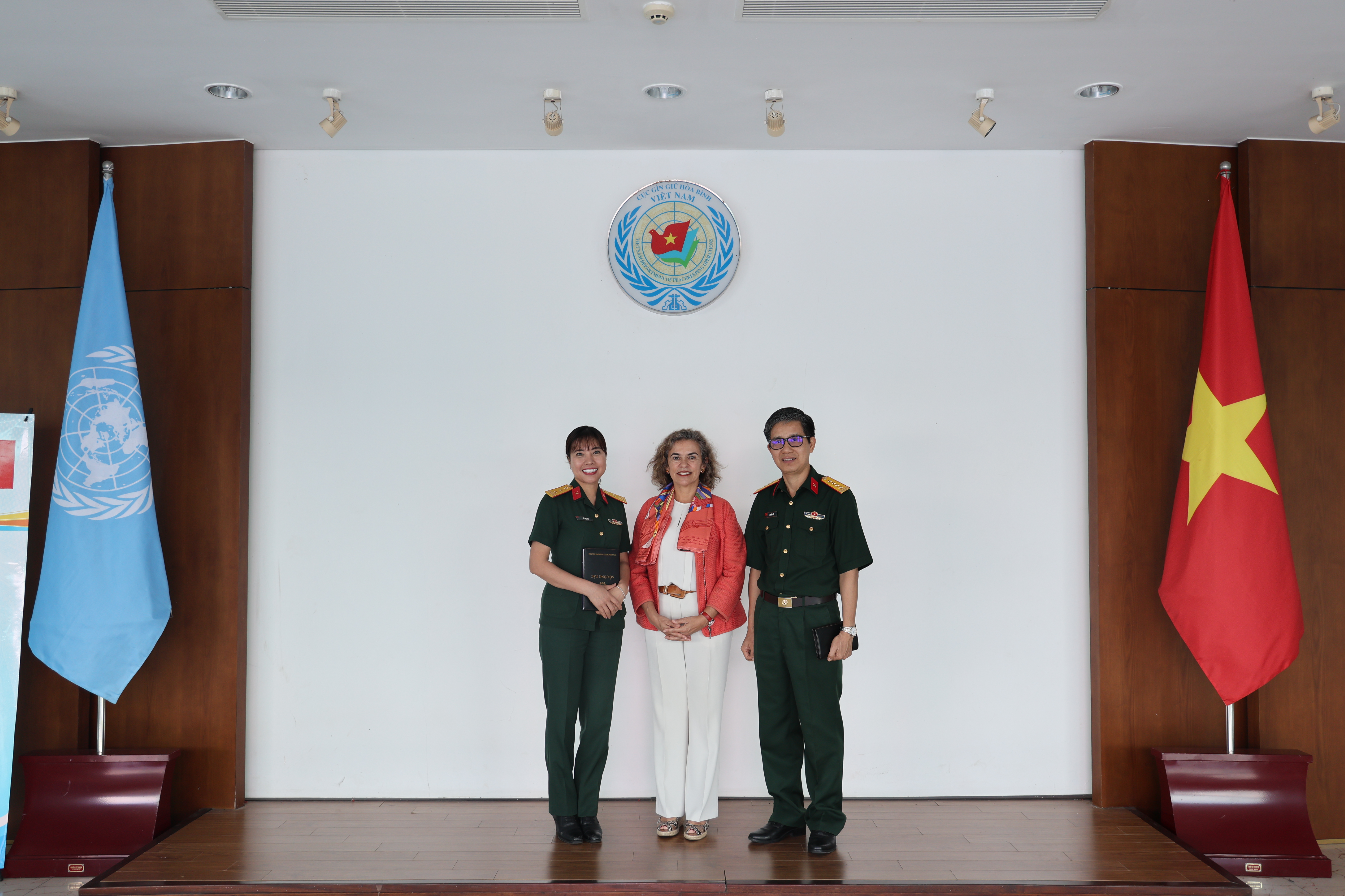 /UploadStore/admin/251025 dai su tay ban nha/4.jpg